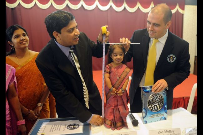jyoti_amge_world_shortest_woman_record_12_16_2011